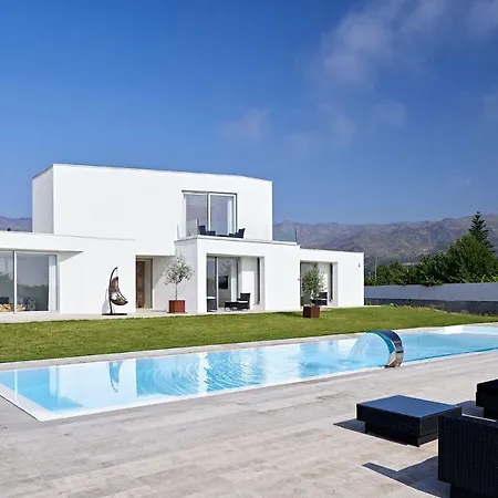 Konukevi Oliveira House