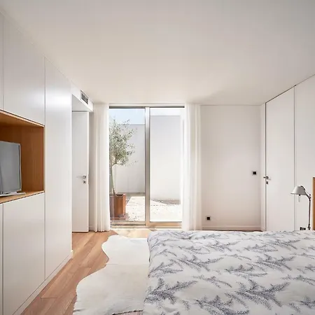 Oliveira House 4*